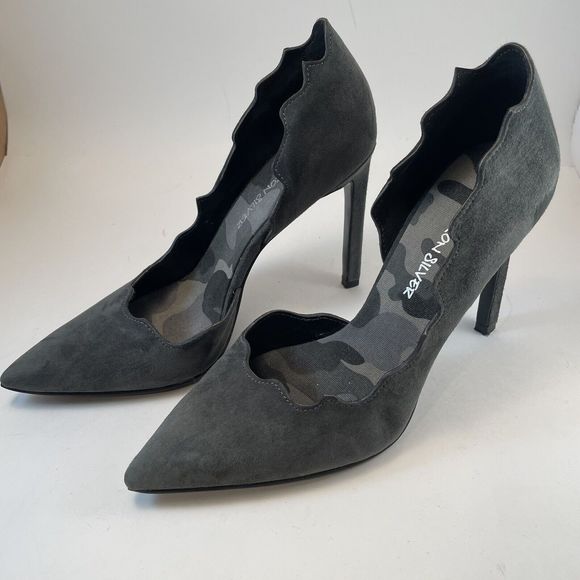 Nine West by Cameron Silver Johnny Pumps Women's Size 6 Grey Suede 3.9 Inch Heel - Picture 2 of 14